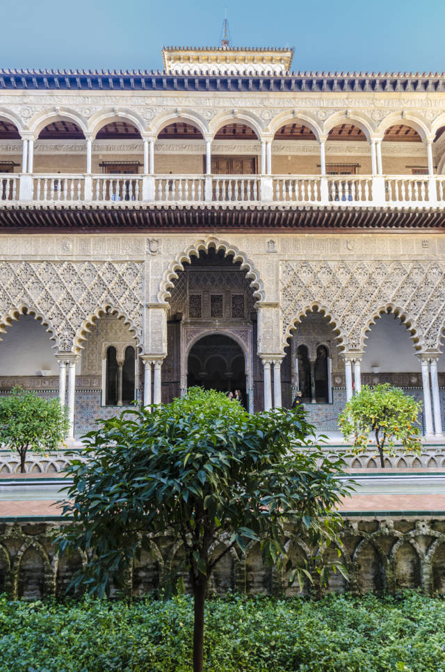 Sevilla 095 - Real Álcazar - Palacio del Rey Don Pedro - Patio de Las Doncellas.jpg